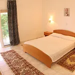 Apart Otel Avra 3*