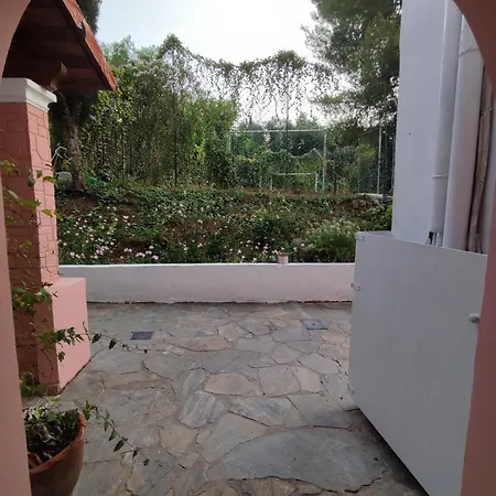 Avra 4*