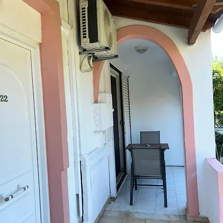 Hotel apartamentowy Avra 3*