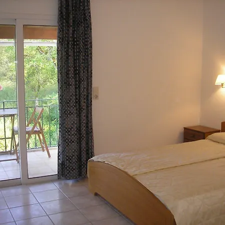 Avra Hotel apartamentowy Dassia (Corfu)