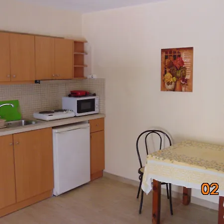 Ξενοδοχείο με διαμερίσματα Avra